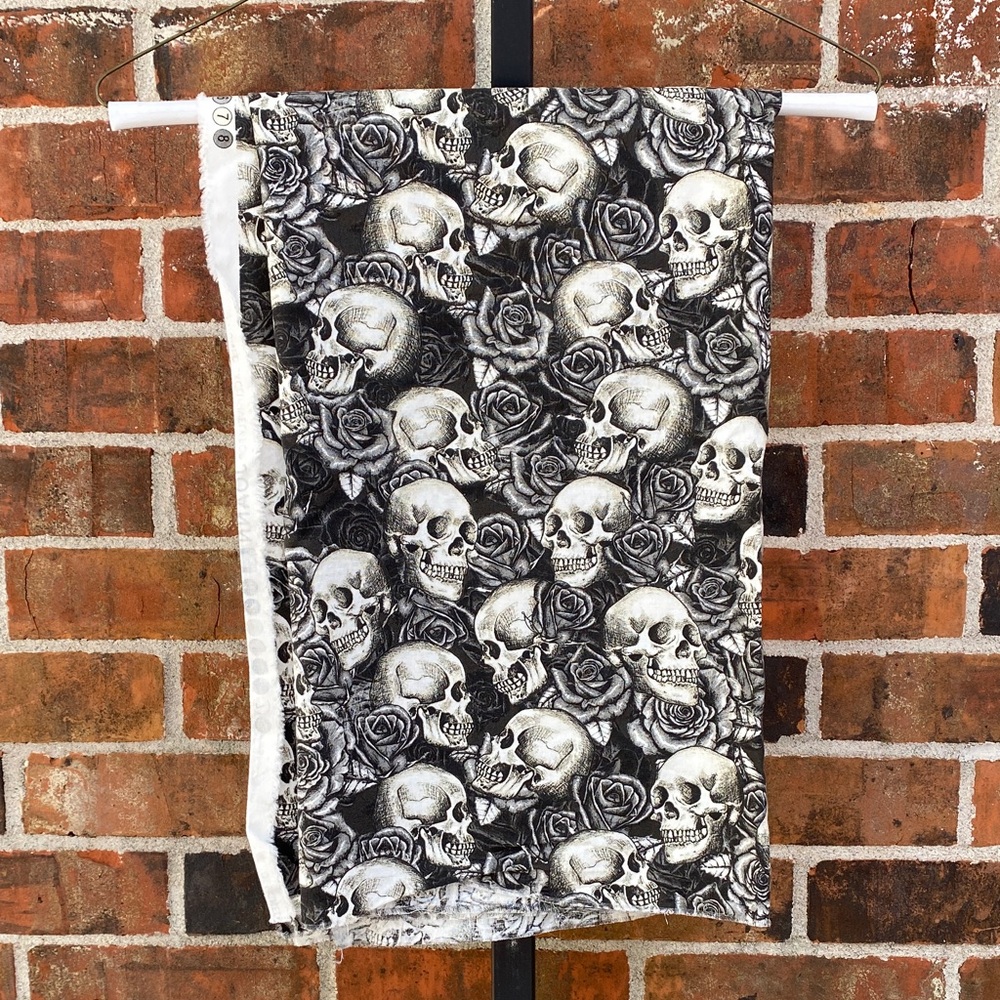 Joanne Fabric Cotton 1 yard 36” x 44” Roses Skulls Black - Picture 2 of 6